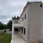 Leen Dubrovnik *