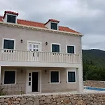 Leen Dubrovnik *