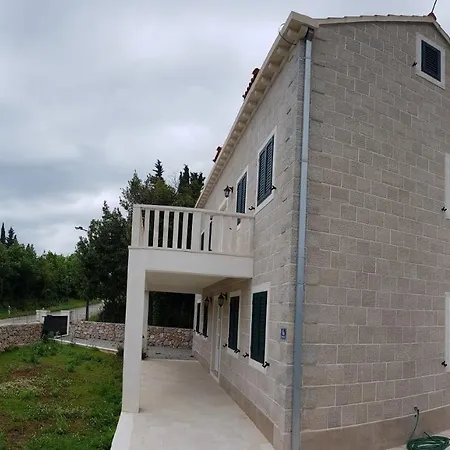 Leen Dubrovnik *