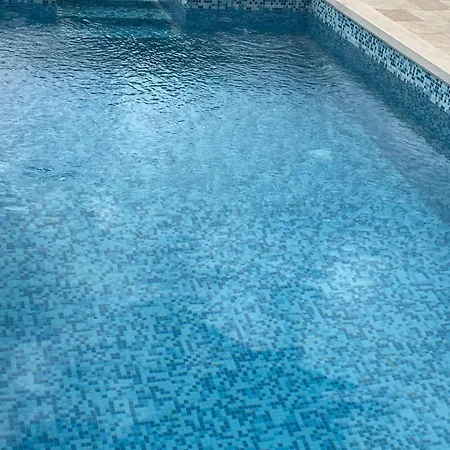 فيلة Leen Dubrovnik