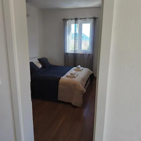 فيلة Leen Dubrovnik