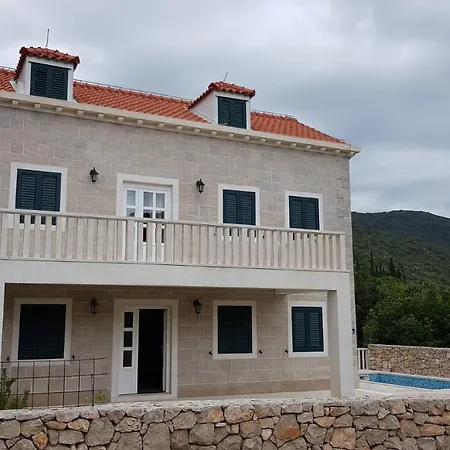 Leen Dubrovnik *